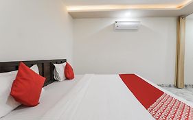 Hotel O Aastha Near Chaudhary Charan Singh International Airport